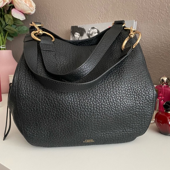 Vince Camuto Handbags - Vince Camuto leather bag